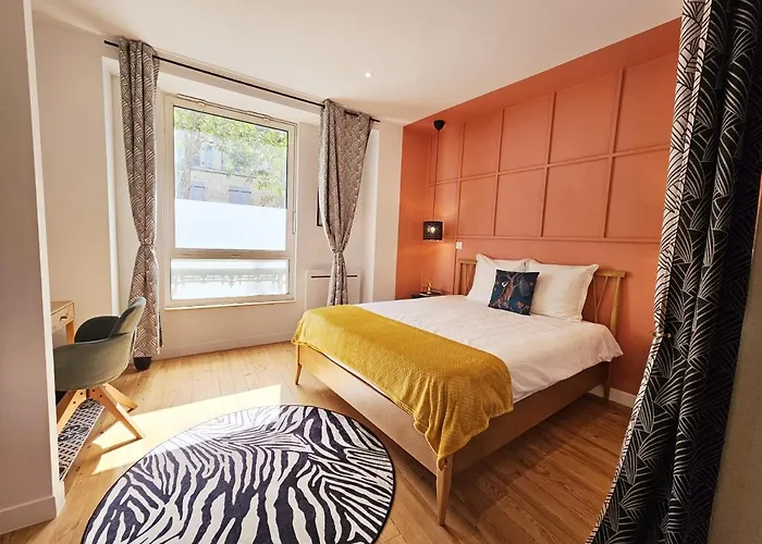 Le Cineaste -terrasse -vivre Au Coeur D'angouleme Angouleme