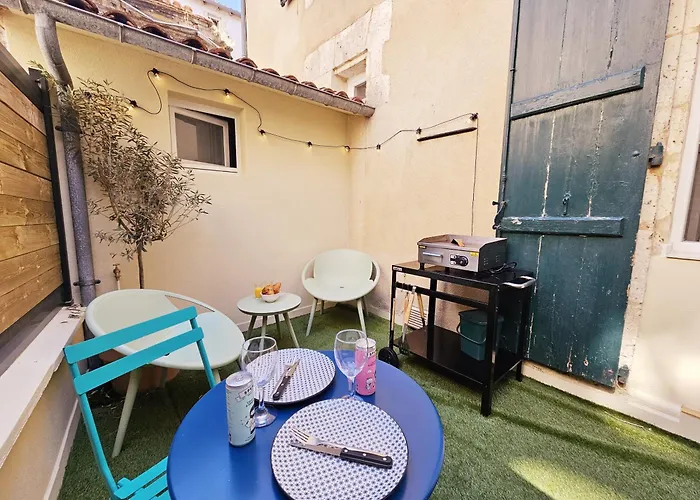 Le Cineaste -terrasse -vivre Au Coeur D'angouleme