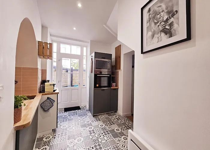 Le Cineaste -terrasse -vivre Au Coeur D'angouleme * Angouleme